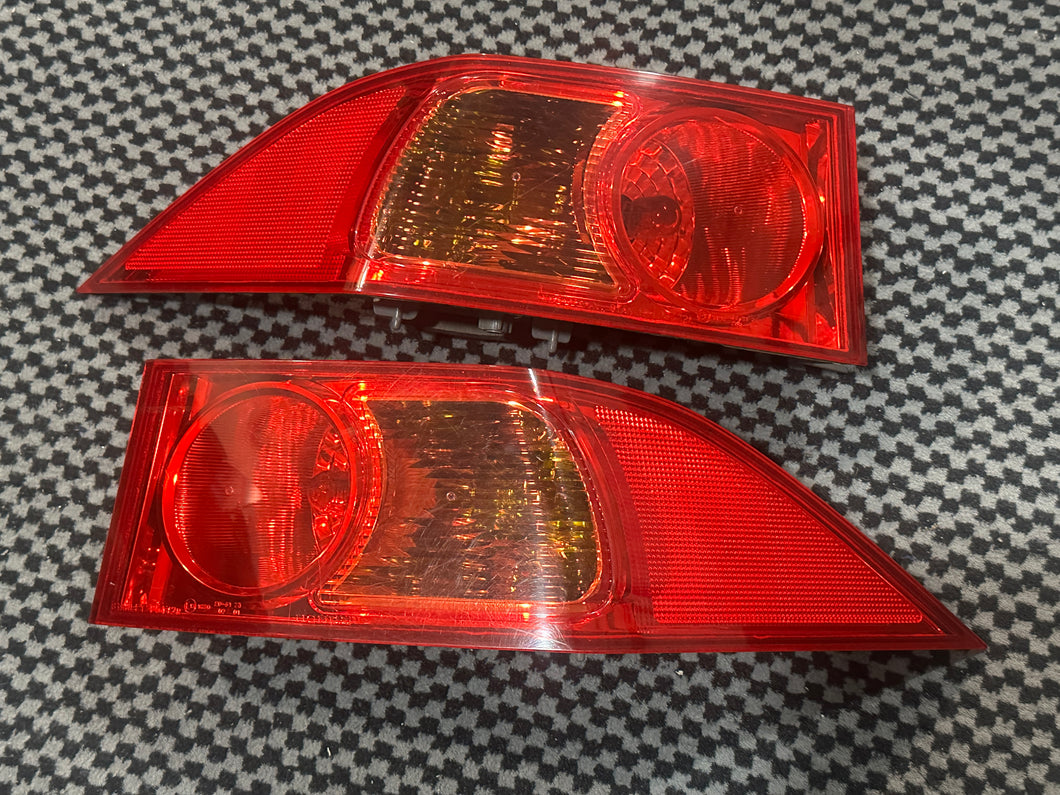 06-08 Amber Corner Tails