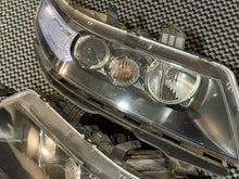 Load image into Gallery viewer, 06-08 J7 Euro R OEM Headlight pair