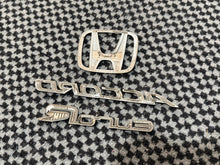 Load image into Gallery viewer, Euro R Trunk Badges
