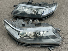 Load image into Gallery viewer, 06-08 J7 euro r headlights damaged