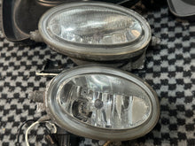Load image into Gallery viewer, 04-05 Oem fog lights