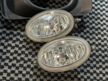 Load image into Gallery viewer, 04-05 Oem fog lights