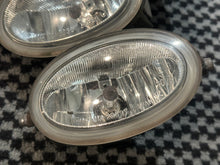 Load image into Gallery viewer, 04-05 Oem fog lights